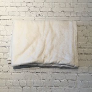 Twin Size Fuzzy White Blanket